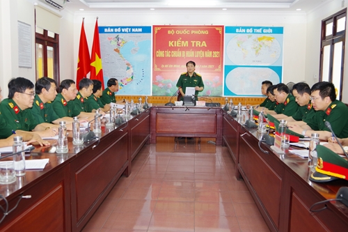 Bộ Quốc phòng kiểm tra công tác chuẩn bị huấn luyện tại Lữ đoàn 596
